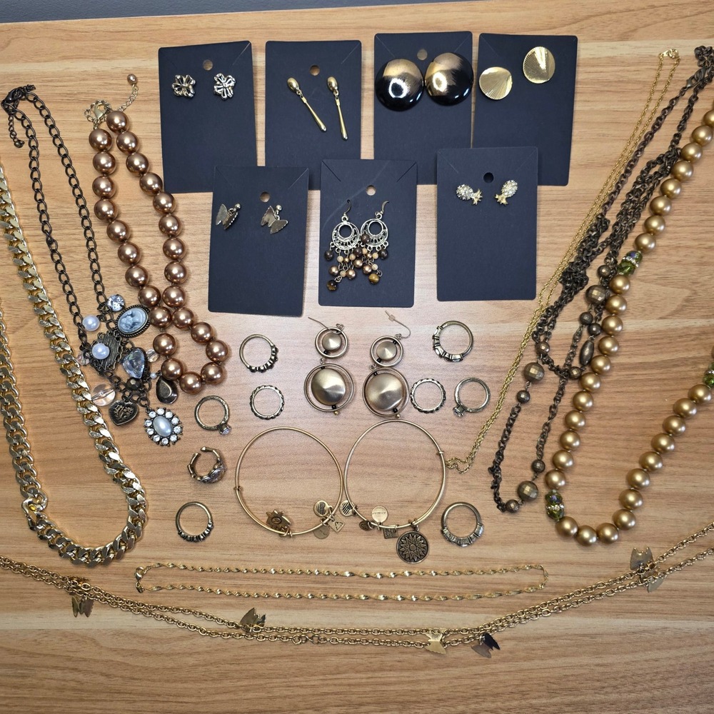 27 Piece Gold‎ Tone Fashion Jewelry Lot Chains Bracelets Rings Earrings Necklace